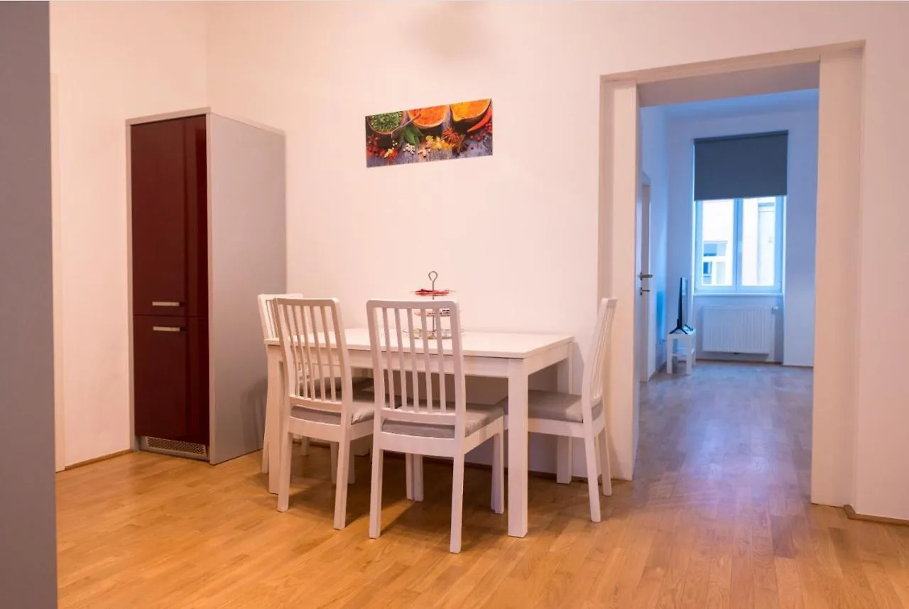 Charming Flat & Balcony Near Central Station L Bg5 维也纳 公寓