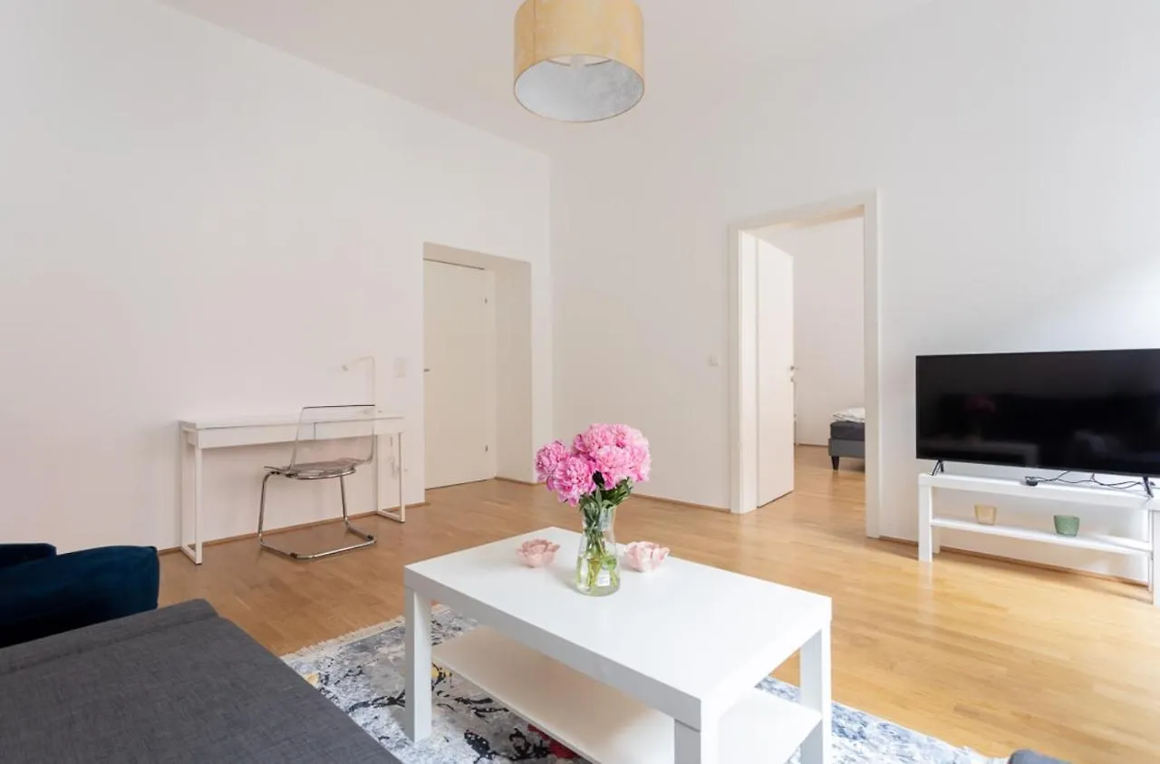 Charming Flat & Balcony Near Central Station L Bg5 维也纳 公寓