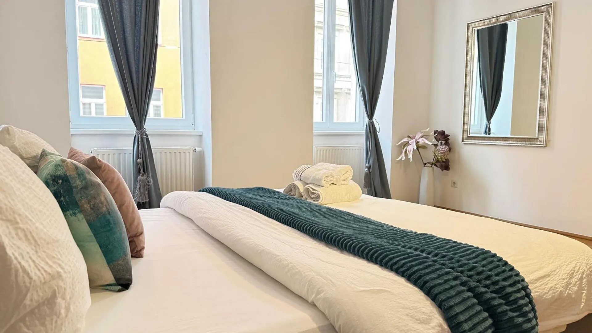 Charming Flat & Balcony Near Central Station L Bg5 维也纳 0*,