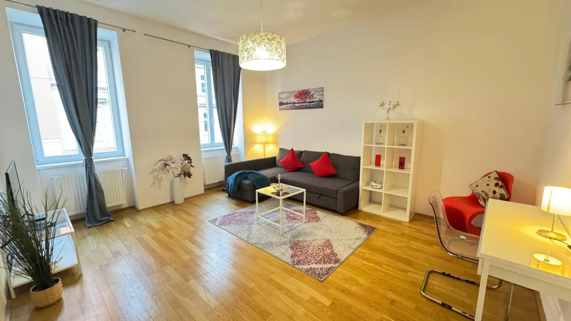 Charming Flat & Balcony Near Central Station L Bg5 维也纳 0*,