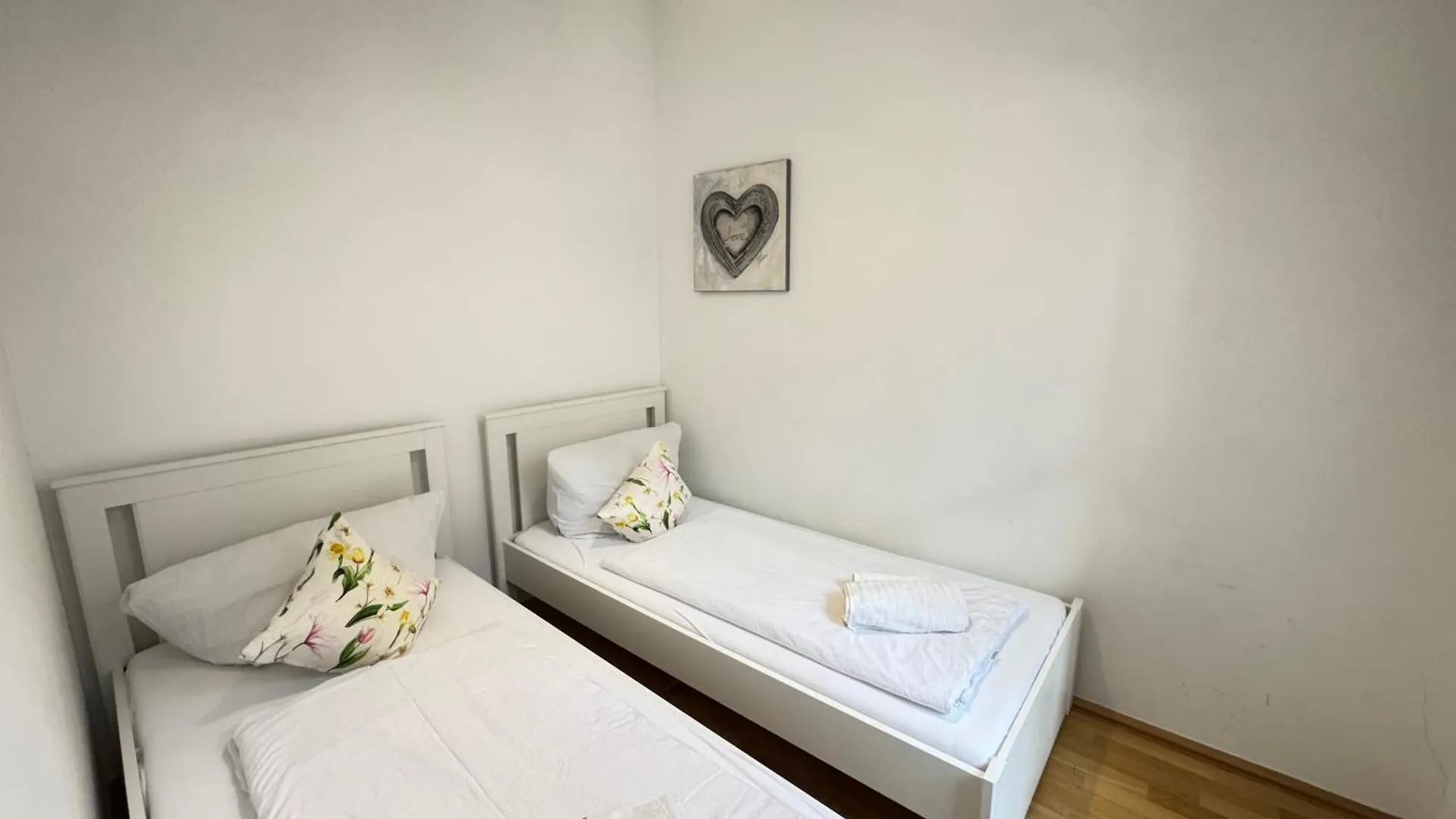 Charming Flat & Balcony Near Central Station L Bg5 维也纳 公寓